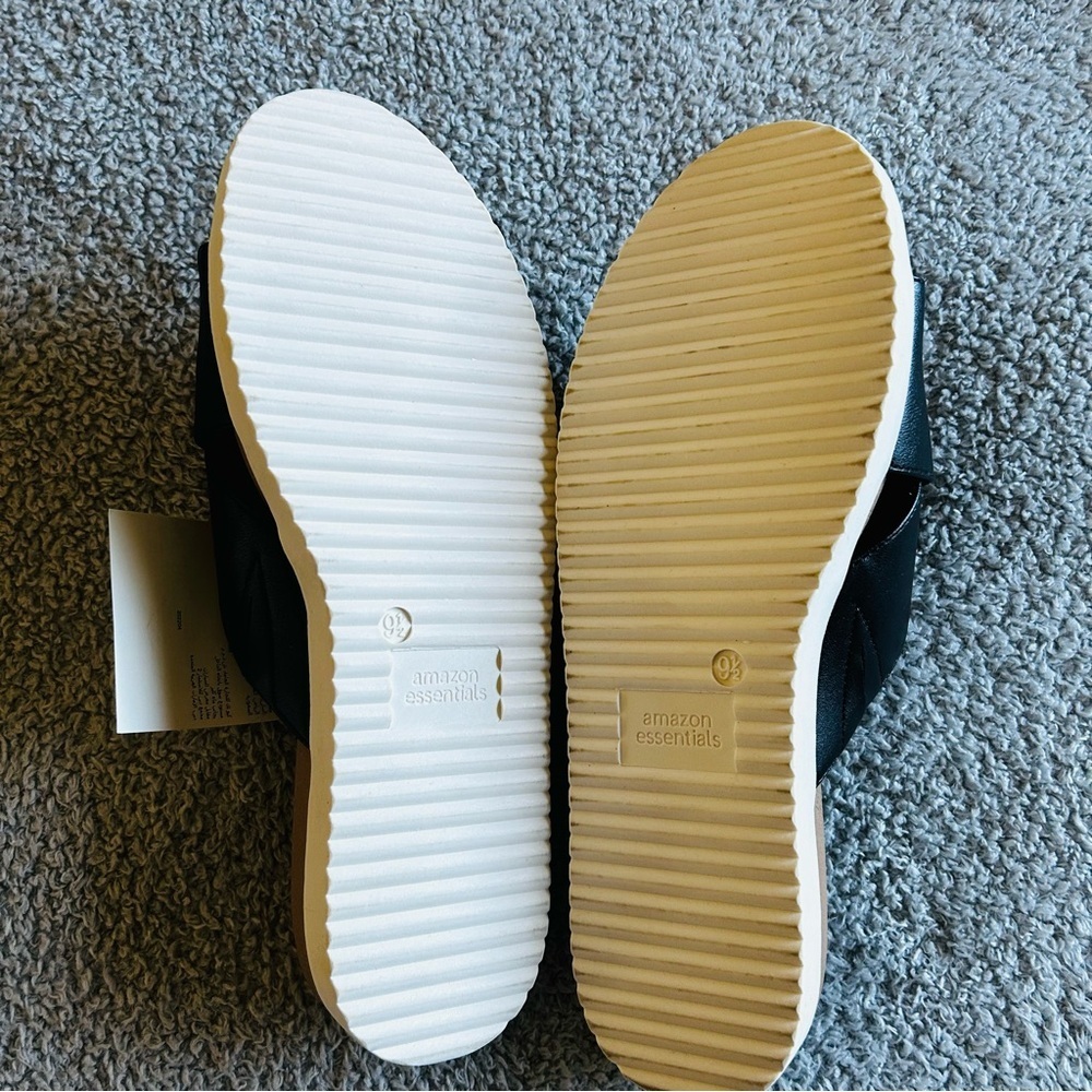 Amazon Essentials Black Cross-Strap Sandals - Picture 2 of 3